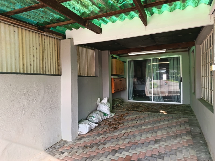 To Let 3 Bedroom Property for Rent in Aston Bay Eastern Cape